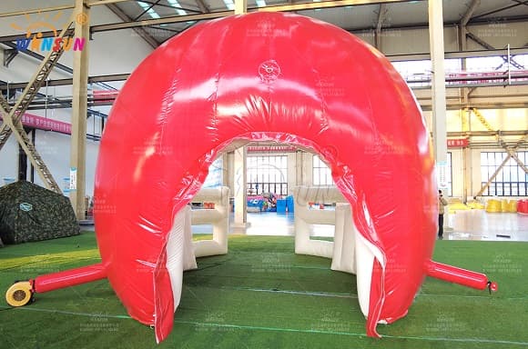 customized-inflatable-football-helmet-booth-for-photo-opportunities